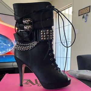 Abbey Dawn by Avril Lavigne- Size 9 Condition:Used